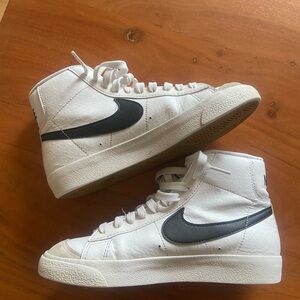Nike Blazer Mid 77 Shoes. Kids Size 4